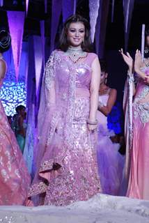 Ayesha Takia on the ramp at India International Jewellery Week on last day