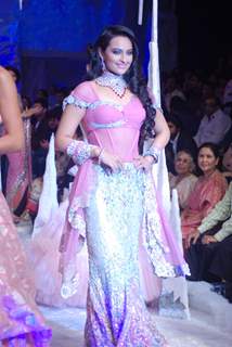 Model on the ramp at India International Jewellery Week on last day