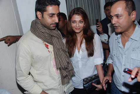 Abhishek and Aishwarya at Shefali Shah''s play Bas Itna Sa Khawab at Rangsharda