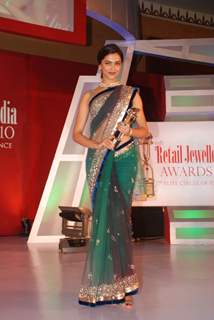 Deepika at Retail Jeweller Awards at Intercontinental Lailt