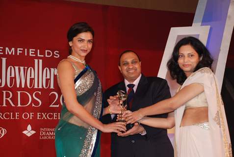 Deepika and Tisca at Retail Jeweller Awards at Intercontinental Lailt