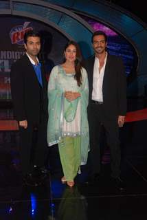 Karan Johar, Kareena and Arjun Promote We Are Family on the sets of India''s Got Talent at Filmcity