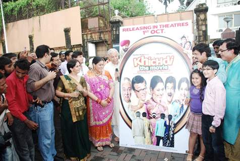 Khichidi film promotion Shah Rukh Khan''s house Mannat