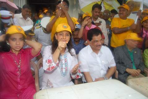 Juhi Chawla at I Love Mumbai sappling distribution at Marine Drive