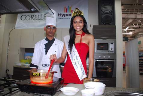 Miss India Neha Hinge at World Kitchen at Malad