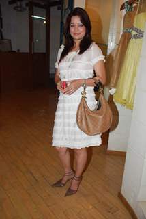 Arzoo Govitrikar at Nisha Sagar's winter collection launch at Juhu