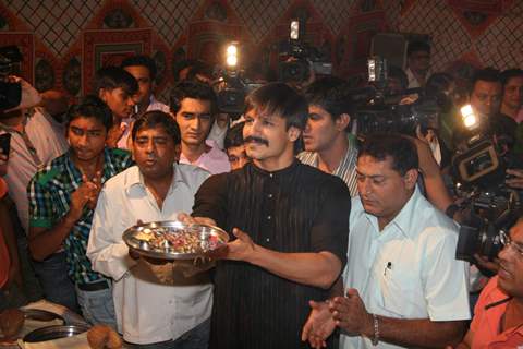 Vivek at Ganpati Mandal at Santazruz