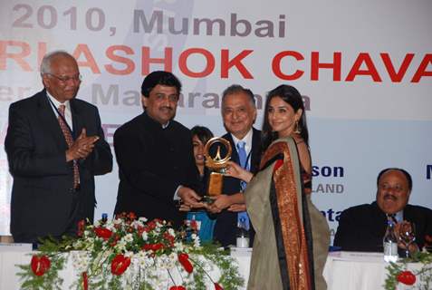 Vidya Balan at Priyadarshni award