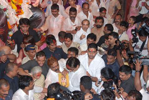 Amitabh and Abhishek Bachchan seek Ganesha Blessings in Mumbai