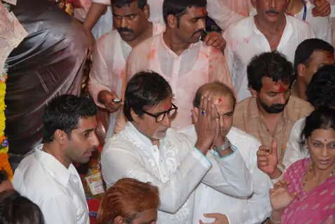 Amitabh and Abhishek Bachchan seek Ganesha Blessings in Mumbai