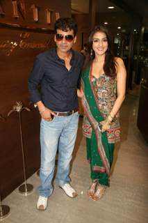 Aarti Chabbria and Manoj Bajpai promote 'Dus Tola' film at Gitanjali store at Atria Mall