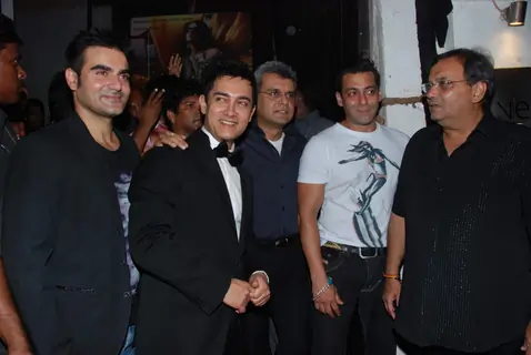 Salman Khan, Aamir Khan, Subhash Ghai and Arbaaz Khan at Dabangg success bash at Vie Lounge