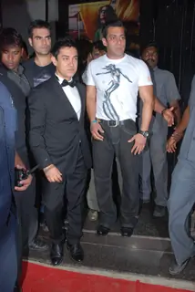 Salman Khan, Aamir Khan and Arbaaz Khan at Dabangg success bash at Vie Lounge