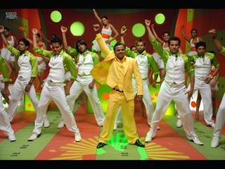 Rajpal Yadav enjoying dance