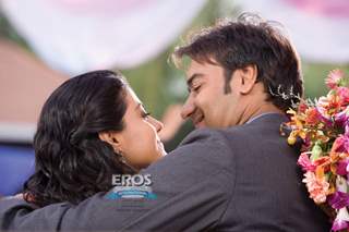 Kajol and Ajay Devgan loving scene