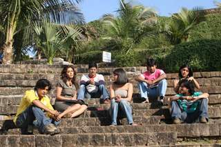 All friends are sitting together in Aasma movie