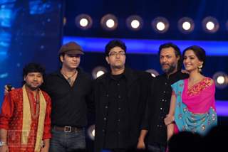 A scene to promote Delhi-6 movie in Indion Idol-4 show