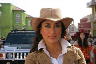 Kareena wearing a brown hat