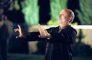 Anupam Kher doing Banghda