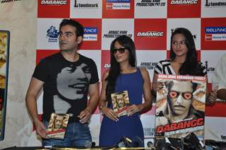 Sonakshi Sinha, Arbaaz Khan and Malaika Arora Khan at DVD launch of the movie Dabangg