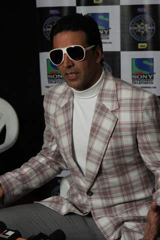 Akshay Kumar promote 'Action Replayy' on Kaun Banega Crorepati 4 at Film City