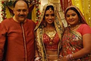 Ragini with her mother and father