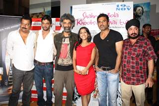 Cast and Crew with Sunil Shetty at Shahrukh Bola Khoobsurat Hai Tu film premiere at Cinemax