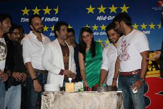 Shreyas Talpade, Arshad Warsi, Rohit Shetty, Tusshar Kapoor, Kareena, Kunal Khemu and Ajay Devgan at Golmaal 3 success bash, Hyatt Regency