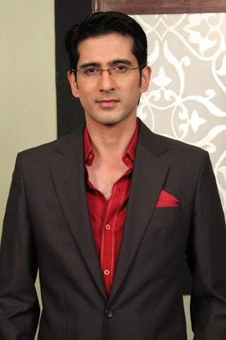 Samir Sharma as Dev in Geet Hui Sabse Parayi