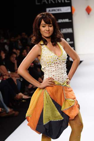 Watch Nisha Kothari walk the ramp for Abhishek Dutta show at Lakme Fashion Week 2011 Day 5 in Grand Hyatt, Mumbai. .