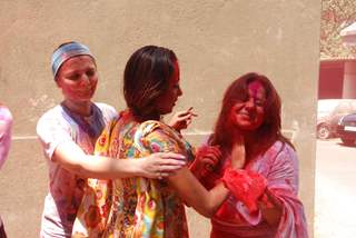 Deepshikha Nagpal and Ishita Arun at Ekta Kapoor, Sanjay Gupta and Kiran Bawa's Holi Party at Versov