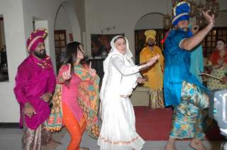 Baisakhi celebration on the sets of Na Aana Is Desh Laado