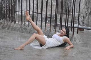 Nikita Rawal co-star actress of film 'Happy Birthday' enjoying the monsoon rain