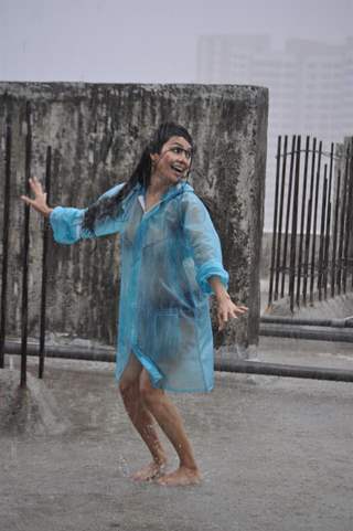 Nikita Rawal co-star actress of film 'Happy Birthday' enjoying the monsoon rain