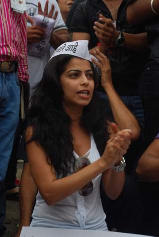 Shweta Keswani support Anna Hazare at Juhu
