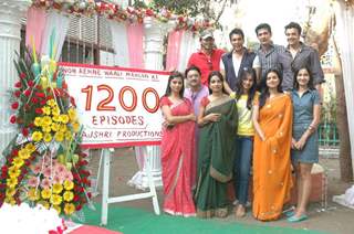 Woh Rehne Waali Mehlon Ki team completes 1200 episodes