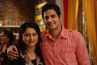 Karthik with his mother in Bade Acche Laggte Hai