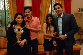 Renuka, Mohit, Sumona, Mahesh as a cast in Bade Acche Laggte Hai