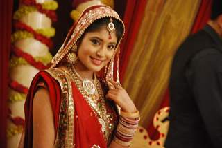 Kritika Kamra looking beautiful as a bride in Kitani Mohabbat Hai-2