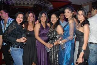 Deeya Singh with Kamya, Riddhi, Indrani, Vindhya at 'Maryaada Lekin Kab Tak' tvshow completion party