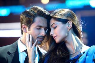 Shahid Kapoor & Sonam Kapoor as Harry and Aayat