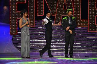 Shah Rukh Khan, Priyanka Chopra and Hrithik Roshan at the finale of Just Dance at Filmcity, Mumbai