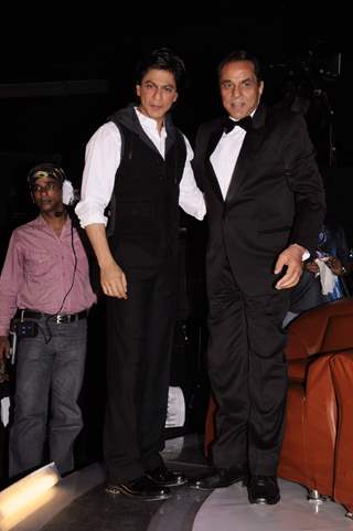 Shah Rukh Khan and Dharmendra on the sets of India's Got Talent 3 in Film City