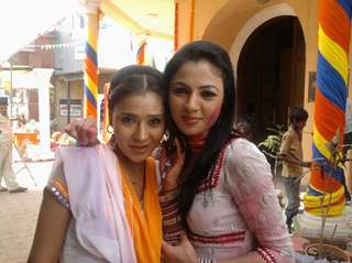 Sweety with Mona in Ram Milaayi Jodi