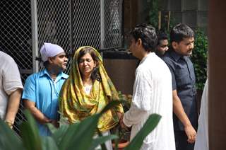 Chitra Singh at Funeral of Legendery Gazal Singer 'Jagjit Singh' at Chandanwadi Crematorium, Mumbai