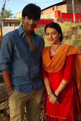 Shrenu Parikh as Aastha and Kunal Verma as Atharva