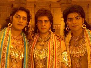 Gurmeet(Ram) with actors Ankit  Arora (Lakshman) and Vijay Bhatia (Bharat) on the sets of Ramayan