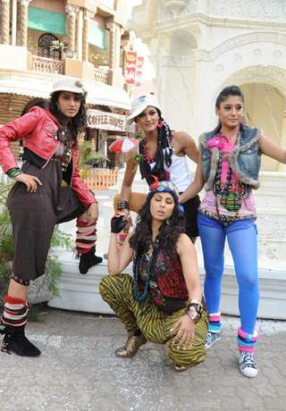 Additi Gupta, Sangeeta Ghosh, Mukti Mohan and Kritika Kamra during the video shoot of Zara Nachke Di