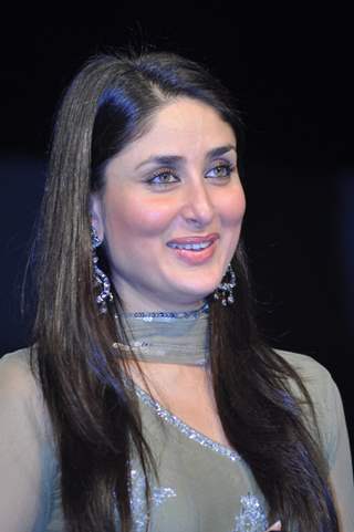 Kareena Kapoor promotes their film Ra.One at Inorbit Mall in Malad, Mumbai