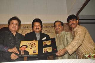 Ghazal singer Ashok Khosla’s new album 'Ishq ke Aage' released by singer Pankaj Udhas